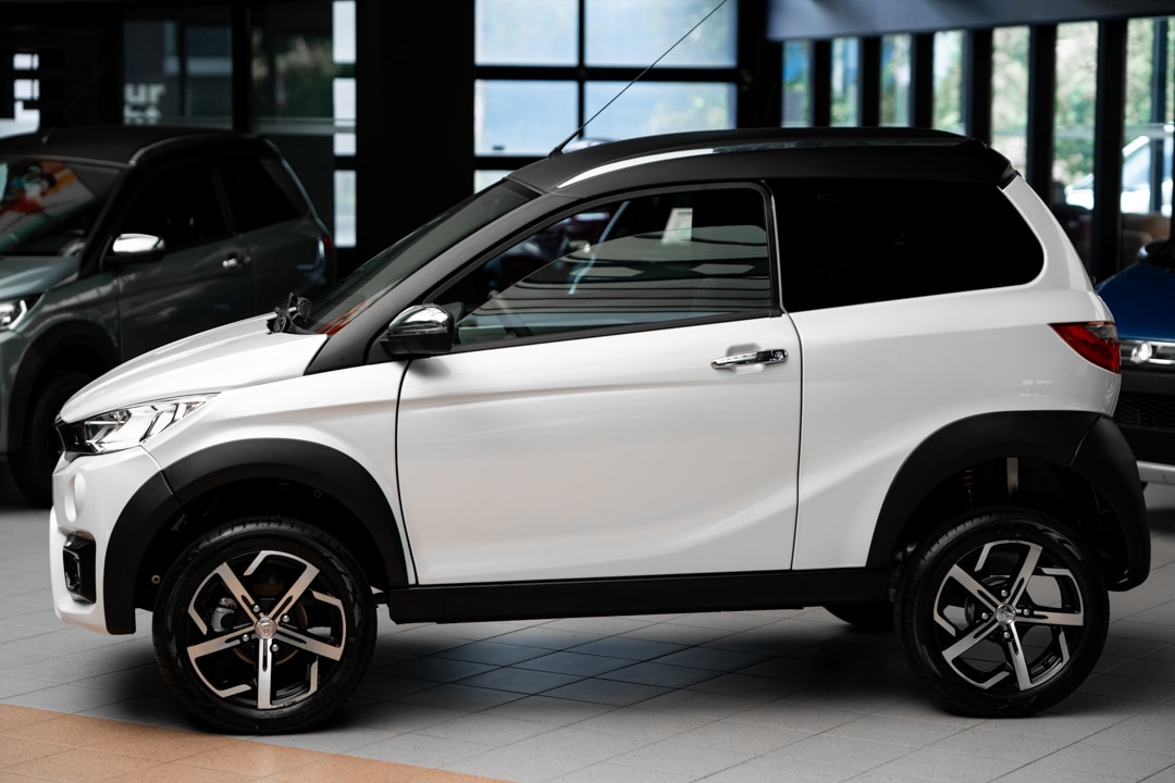 Aixam Crossover Premium Emotion 2023 Brommobiel Nieuw Parelmoerwit Metallic