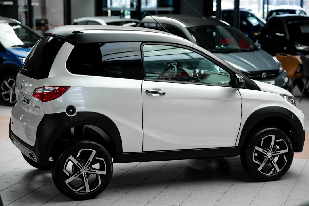 Aixam Crossover Premium Emotion 2023 Brommobiel Nieuw Parelmoerwit Metallic