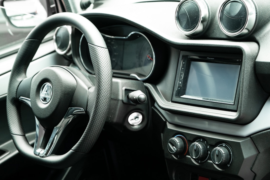 Aixam Crossover Premium Emotion 2023 Brommobiel Nieuw Parelmoerwit Metallic