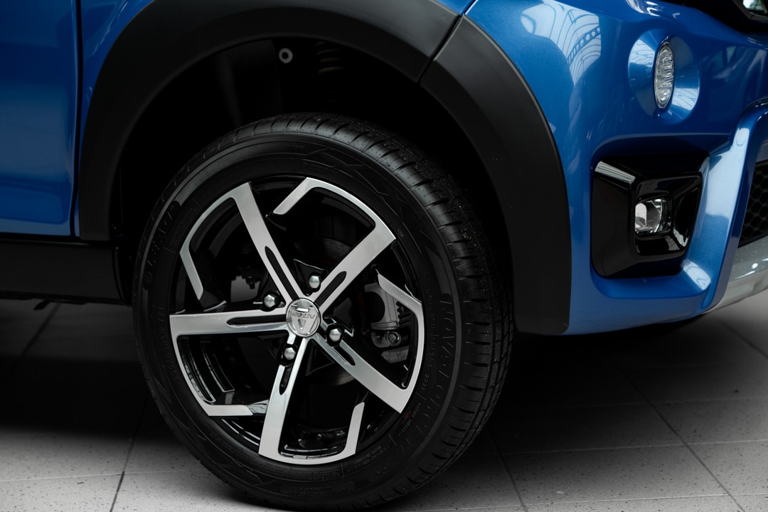 Aixam Crossover Premium Emotion 2022 Brommobiel Occasion Saffierblauw Metallic