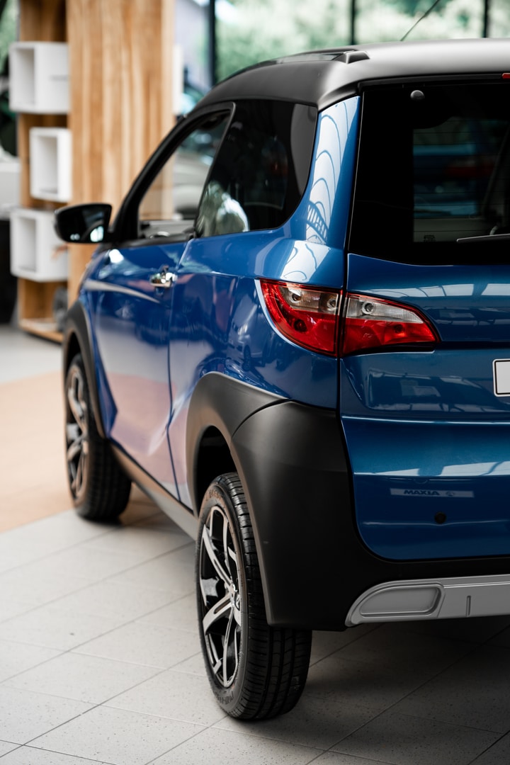 Aixam Ecrossover Premium 48v 2023 Emotion Webasto Kachel Brommobiel Nieuw Saffierblauw Metallic