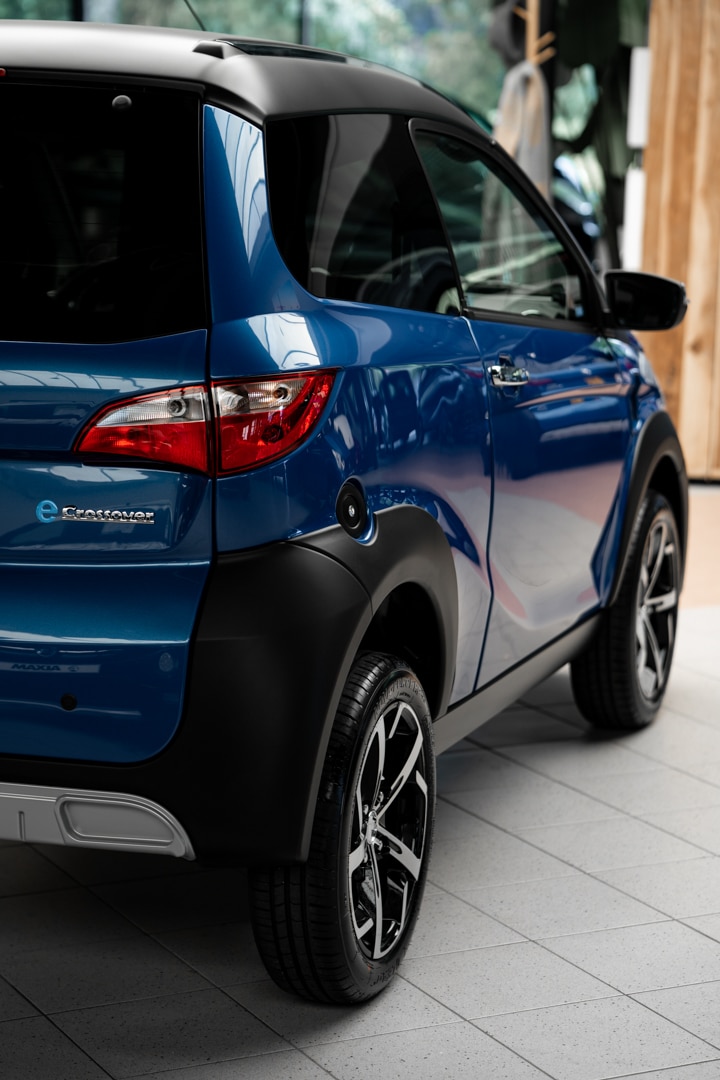 Aixam Ecrossover Premium 48v 2023 Emotion Webasto Kachel Brommobiel Nieuw Saffierblauw Metallic