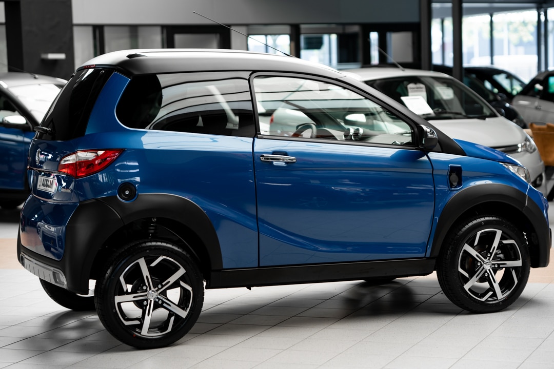 Aixam Ecrossover Premium 48v 2023 Emotion Webasto Kachel Brommobiel Nieuw Saffierblauw Metallic