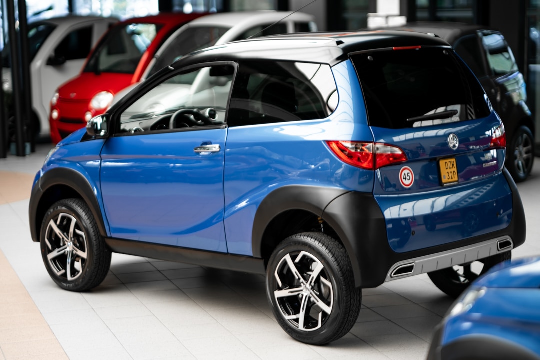 Aixam Crossover Premium Emotion 2020 Brommobiel Occasion Saffierblauw Metallic