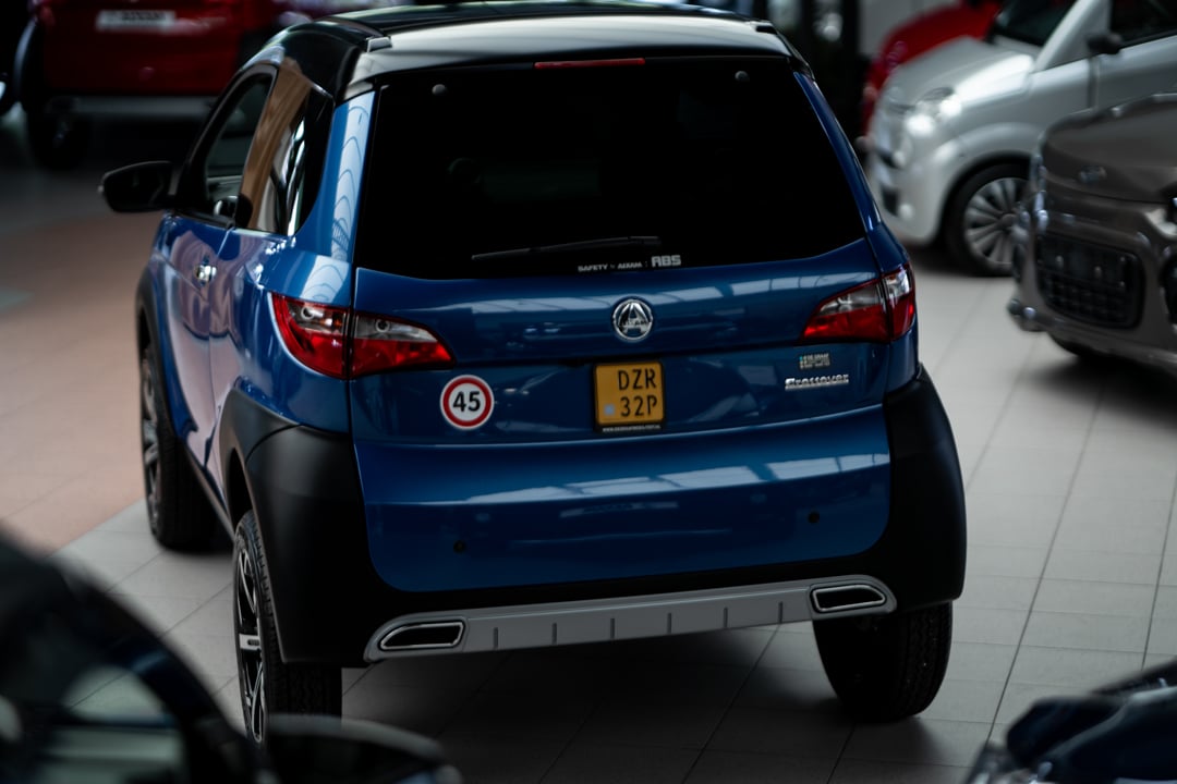 Aixam Crossover Premium Emotion 2020 Brommobiel Occasion Saffierblauw Metallic