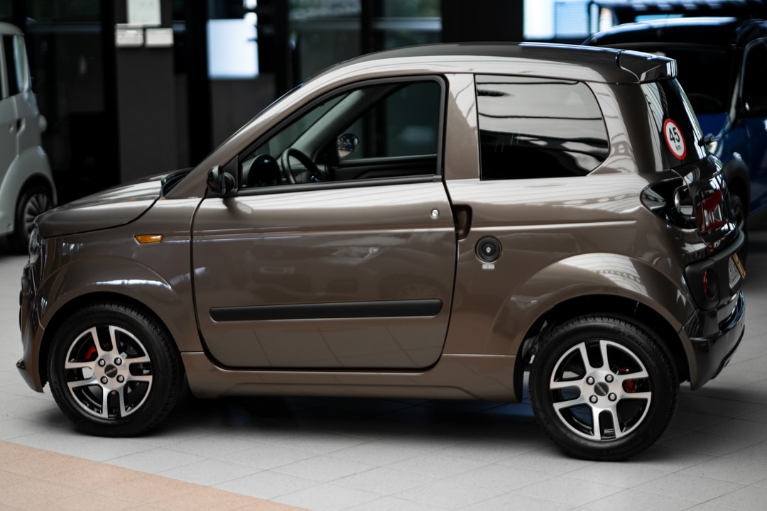 Aixam Crossover Premium Emotion 2020 Brommobiel Occasion Saffierblauw Metallic