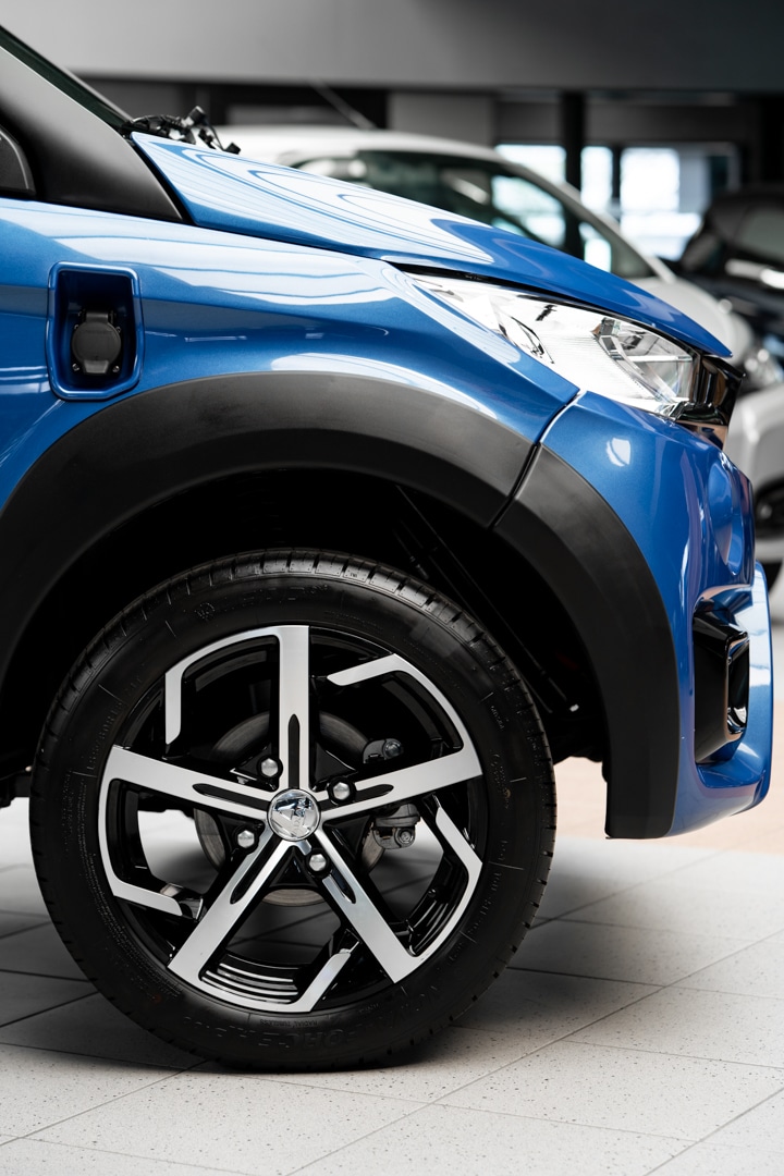 Aixam Ecrossover Premium 48v 2022 Emotion Brommobiel Occasion Saffier Blauw 100 Elektrisch