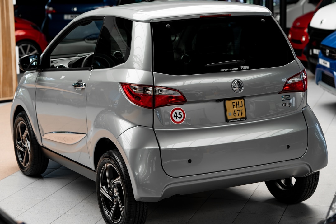 Aixam City Premium Emotion 2021 Brommobiel Occasion Zilver Metallic