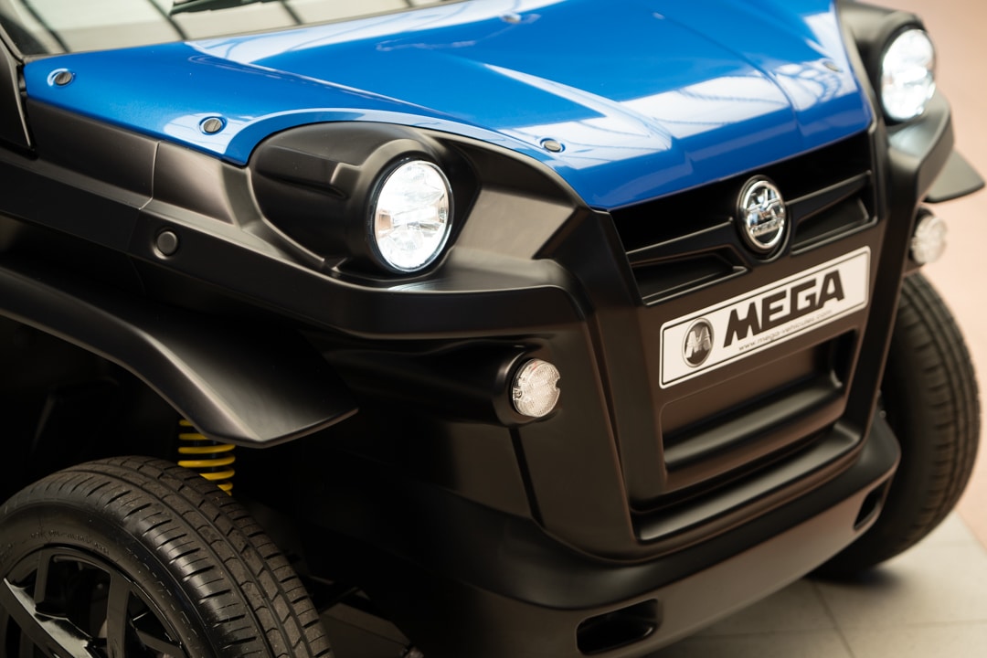 Aixam Mega Escouty 2023 100 Elektrische Citycar Brommobiel Nieuw Blauw Metallic
