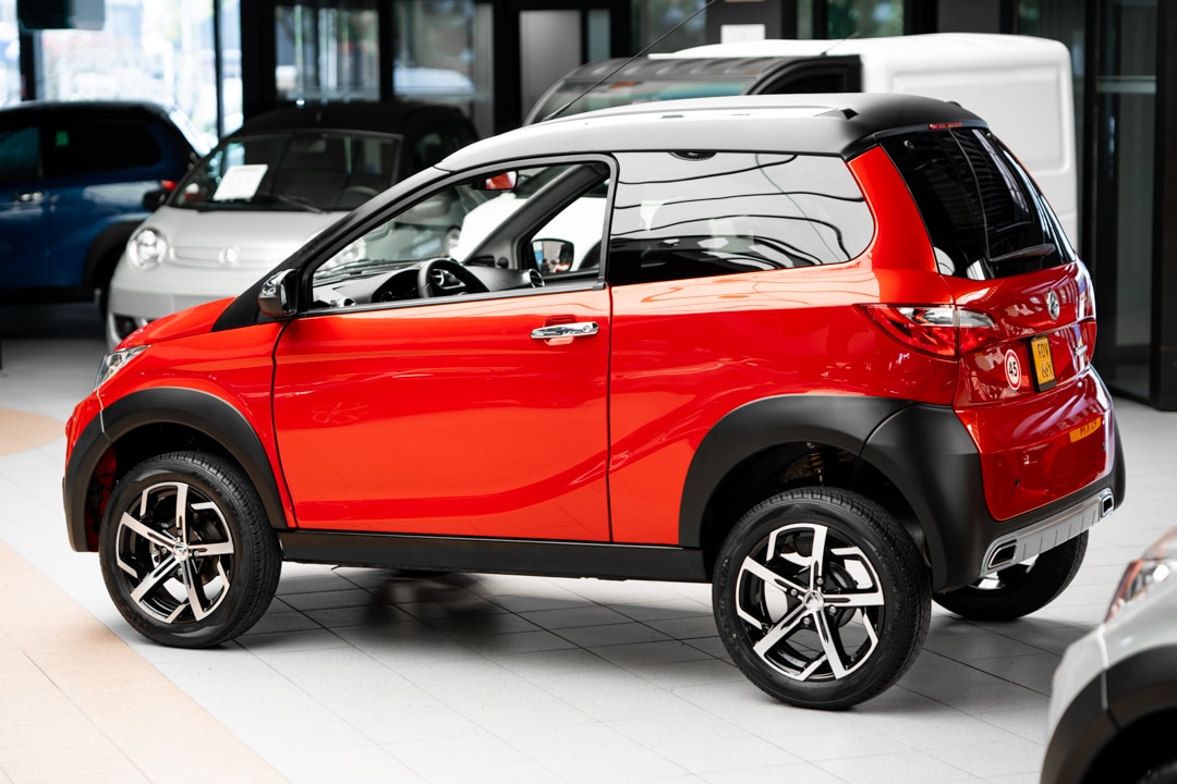 Aixam Crossover Premium Emotion 2021 Brommobiel Occasion Parelmoer Rood