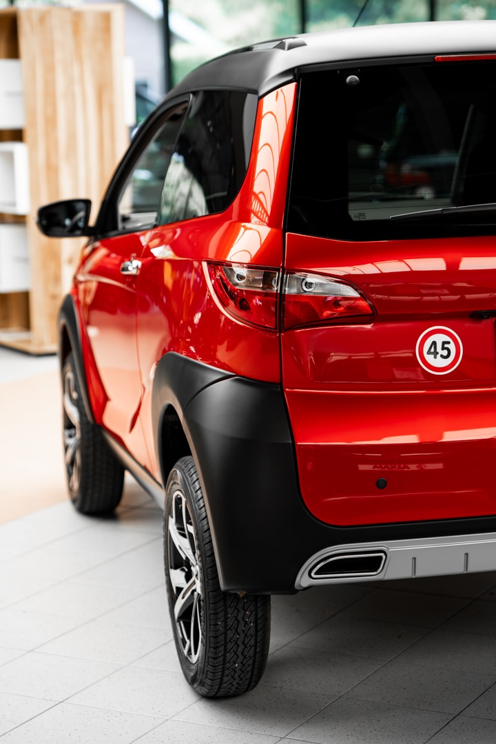Aixam Crossover Premium Emotion 2021 Brommobiel Occasion Parelmoer Rood