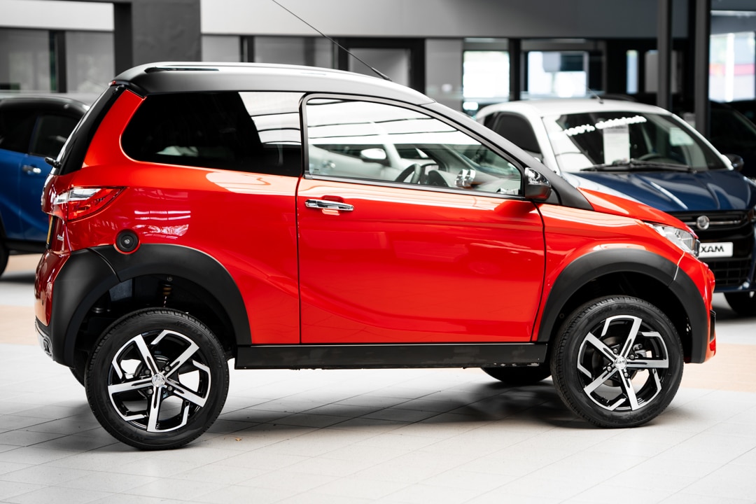 Aixam Crossover Premium Emotion 2021 Brommobiel Occasion Parelmoer Rood