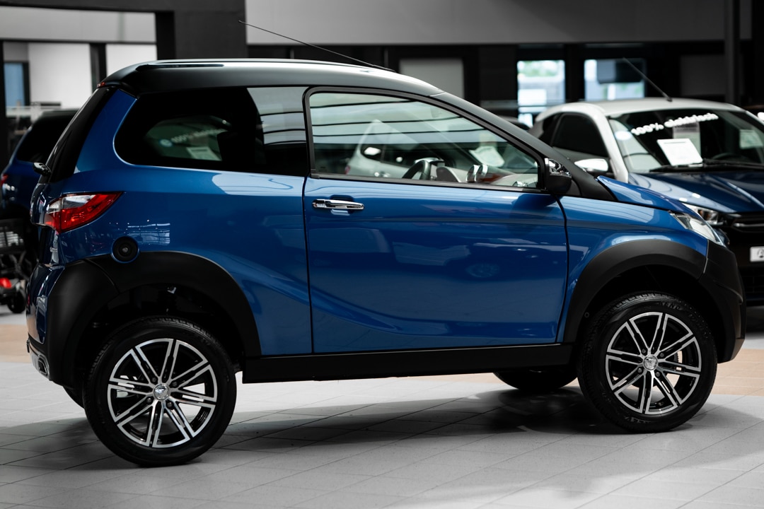Aixam Crossover Premium Sensation 2019 Brommobiel Occasion Saffierblauw Metallic