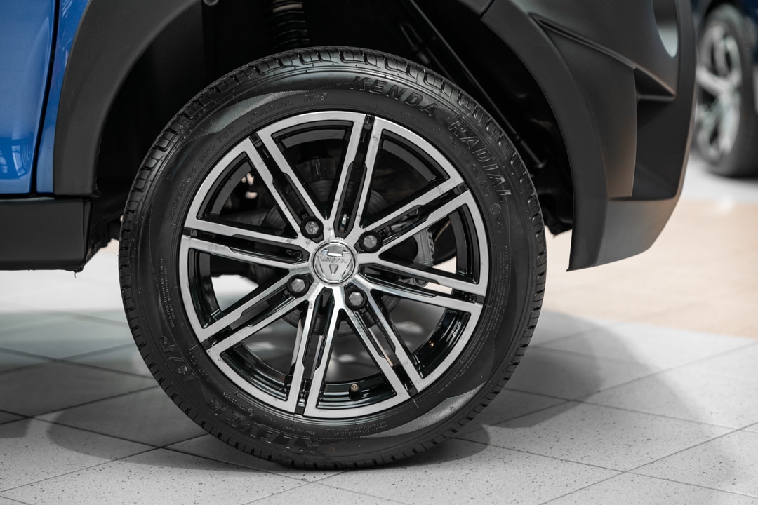 Aixam Crossover Premium Sensation 2019 Brommobiel Occasion Saffierblauw Metallic