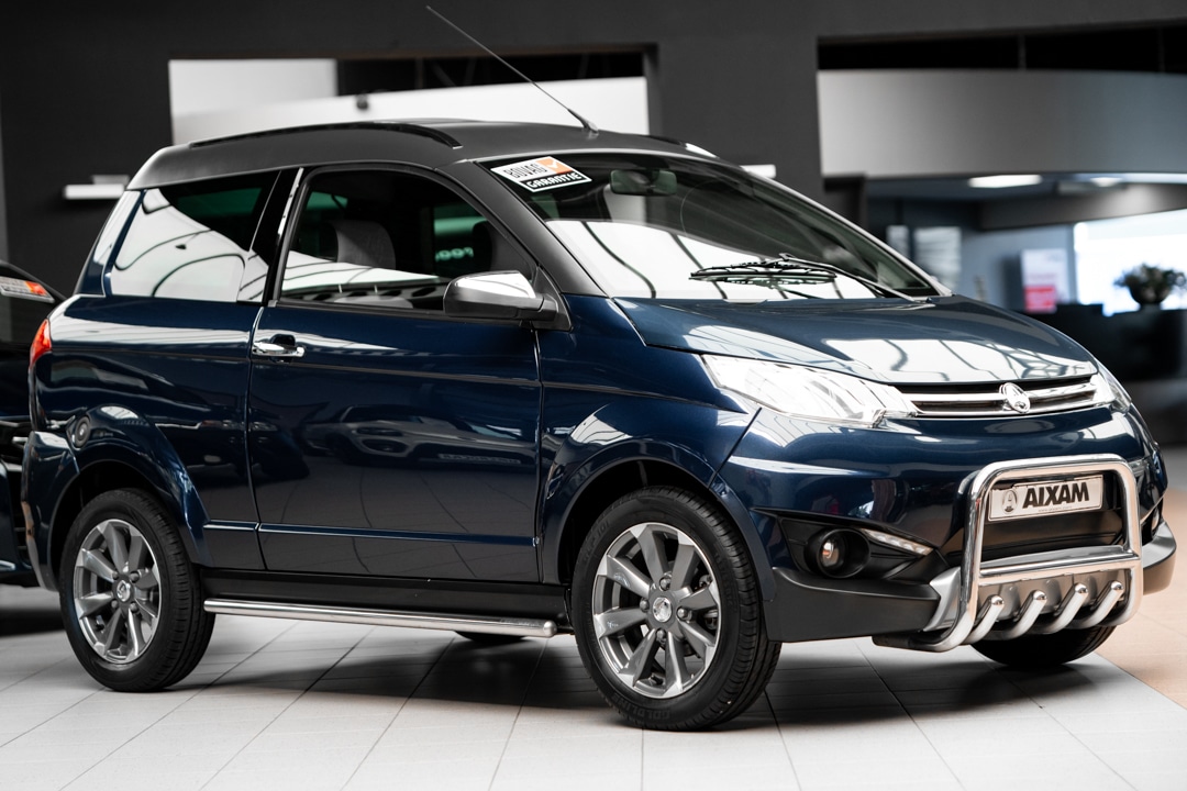 Aixam Crossover Premium 2014 Brommobiel Occasion Marineblauw Metallic Airco