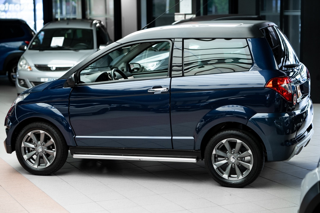 Aixam Crossover Premium 2014 Brommobiel Occasion Marineblauw Metallic Airco