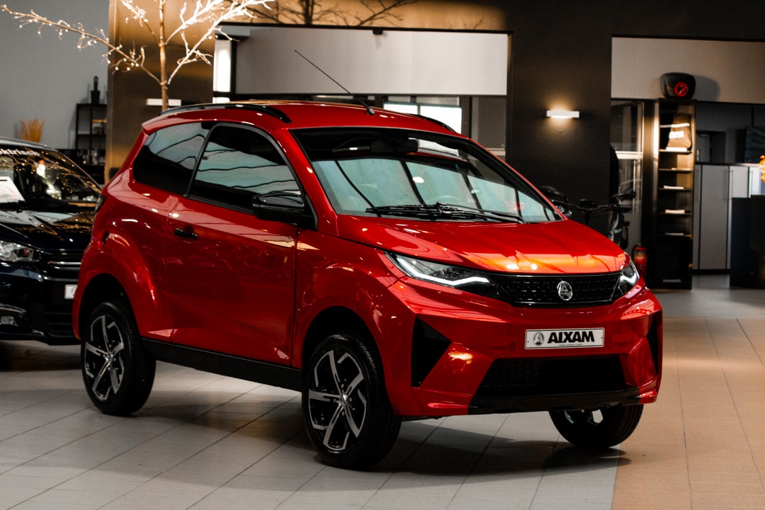 Aixam Crossover Premium Ambition 2023 Brommobiel Occasion Parelmoer Rood Metallic