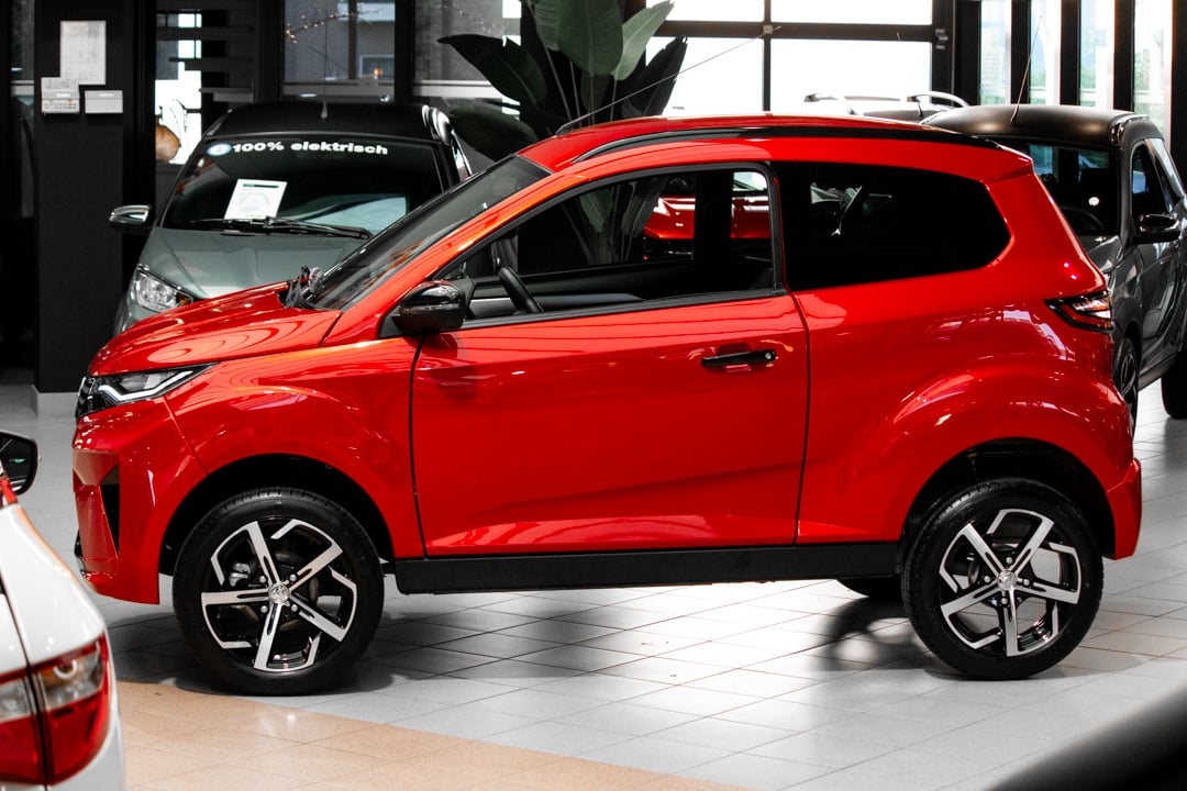 Aixam Crossover Premium Ambition 2023 Brommobiel Occasion Parelmoer Rood Metallic