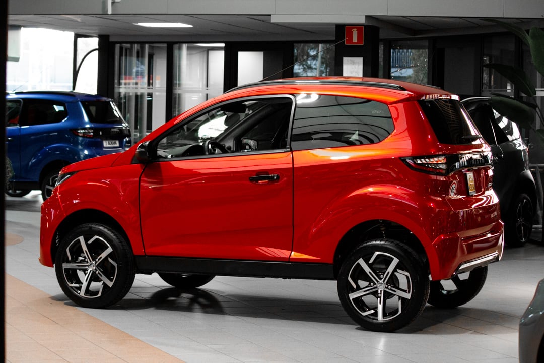 Aixam Crossover Premium Ambition 2023 Brommobiel Occasion Parelmoer Rood Metallic