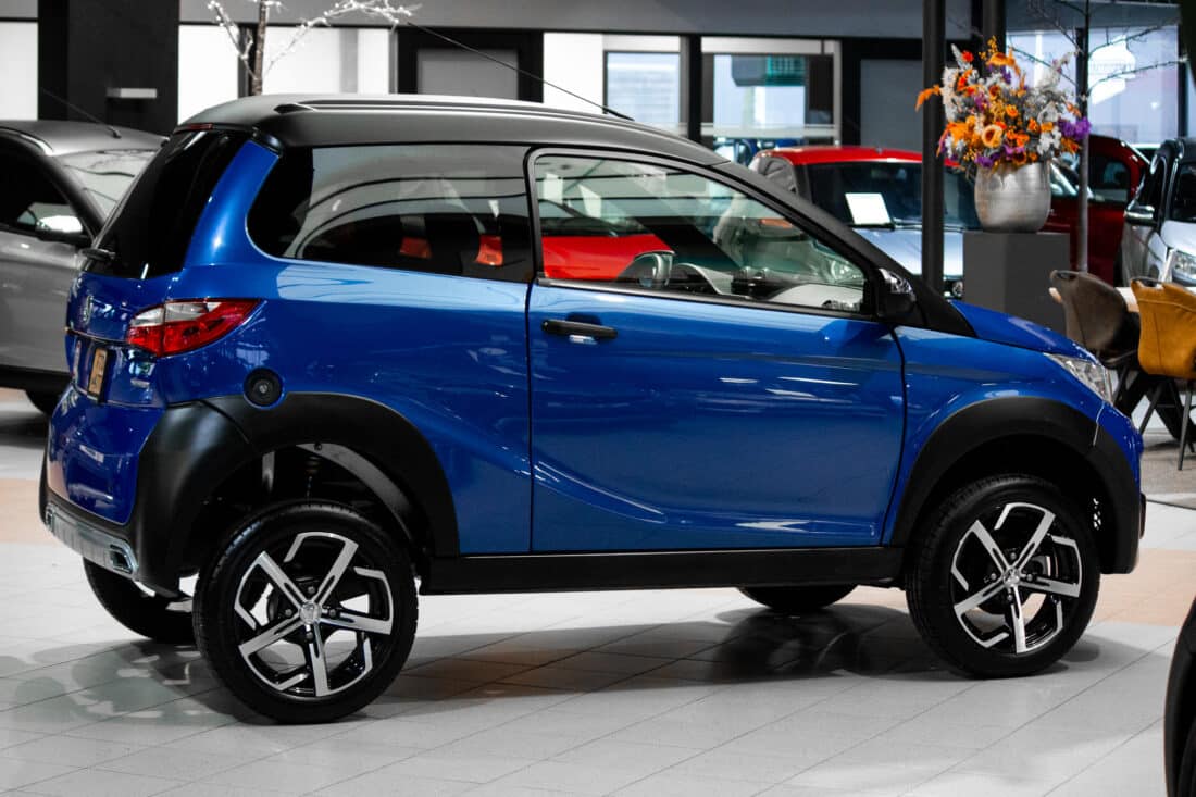 Aixam Crossover Premium Emotion 2022 Brommobiel Occasion Saffierblauw Metallic