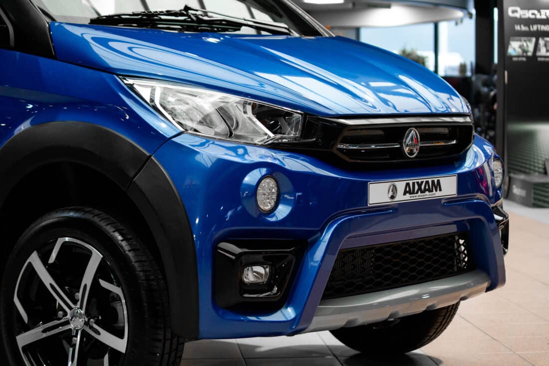 Aixam Crossover Premium Emotion 2022 Brommobiel Occasion Saffierblauw Metallic