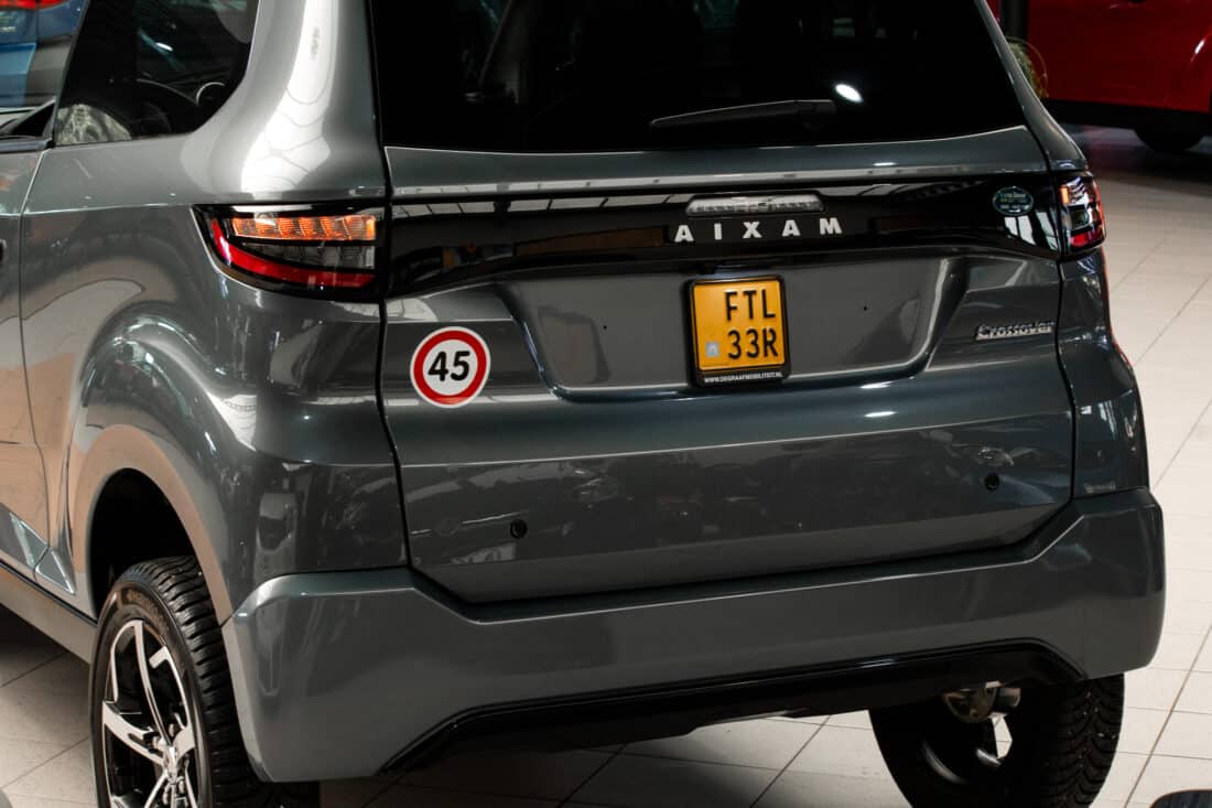 Aixam Crossover Premium Ambition 2024 Brommobiel Occasion Titaniumgrijs Metallic