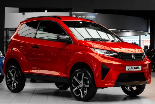 Aixam Crossover Premium Ambition E5 2025 Brommobiel Parelmoerrood Metallic