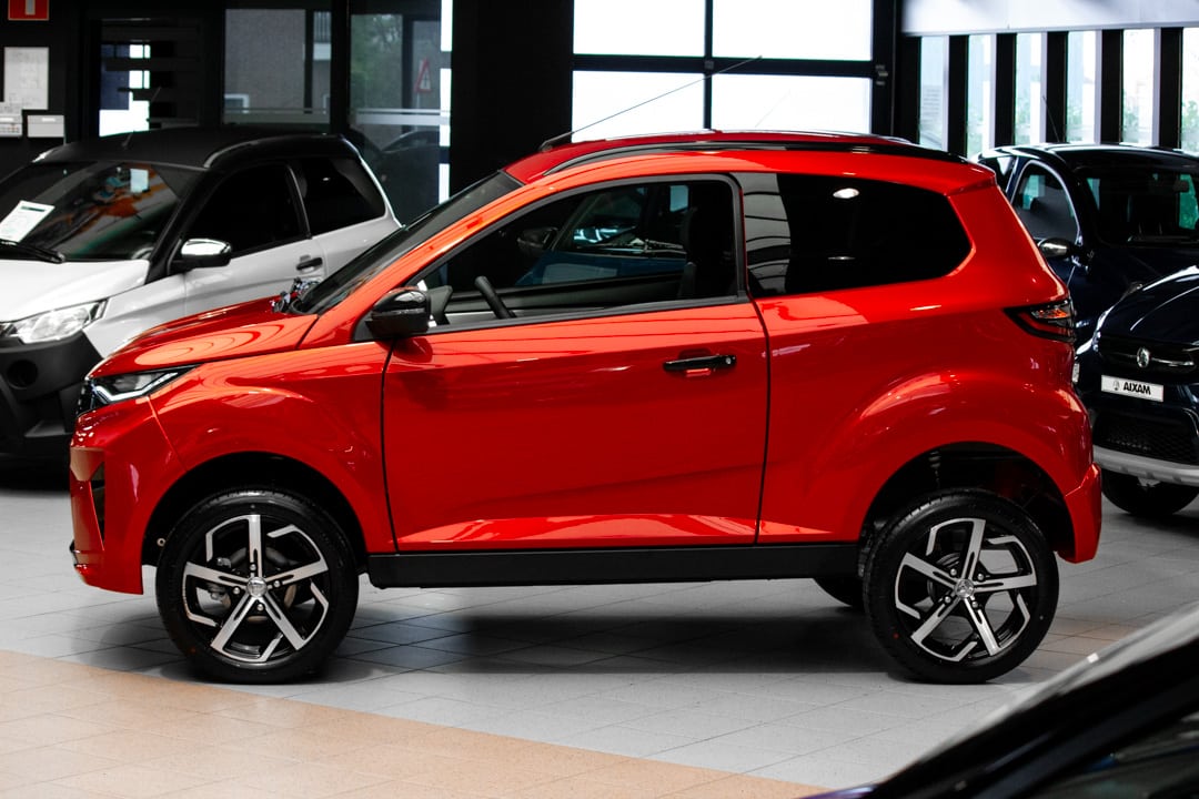 Aixam Crossover Premium Ambition E5 2025 Brommobiel Parelmoerrood Metallic