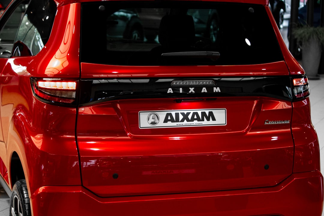 Aixam Crossover Premium Ambition E5 2025 Brommobiel Parelmoerrood Metallic