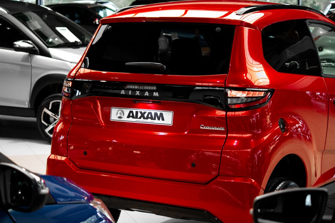 Aixam Crossover Premium Ambition E5 2025 Brommobiel Parelmoerrood Metallic