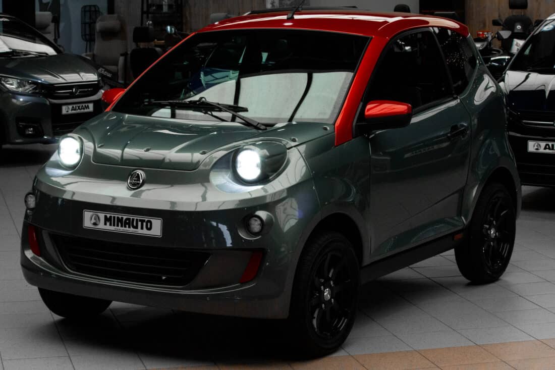Aixam E Minauto Chic 2025 Brommobiel Elektrisch Nieuw Titianium Dak Rood