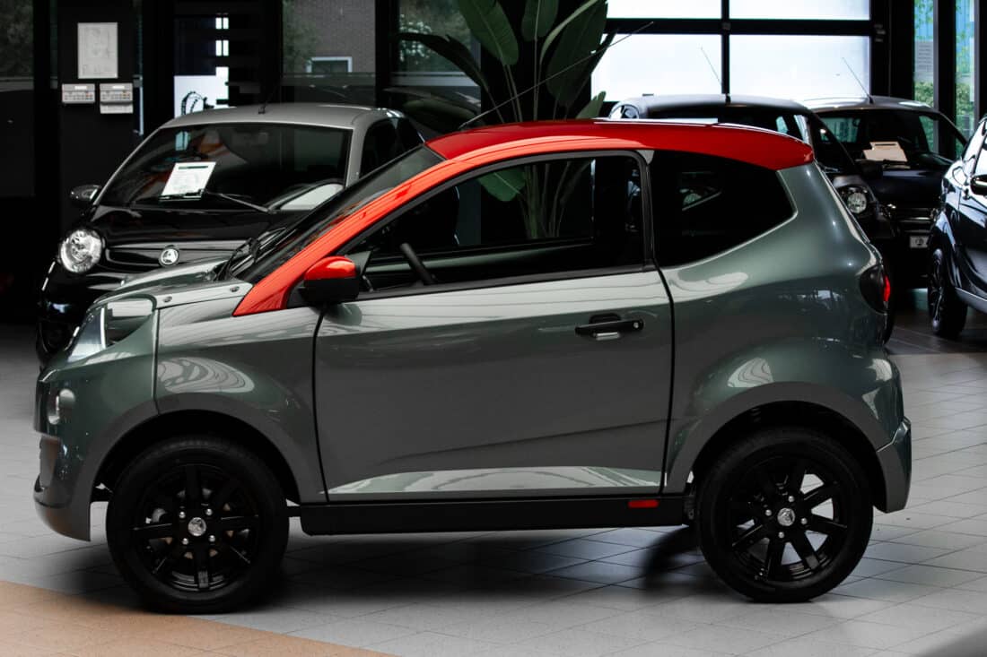 Aixam E Minauto Chic 2025 Brommobiel Elektrisch Nieuw Titianium Dak Rood