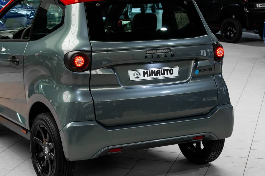 Aixam E Minauto Chic 2025 Brommobiel Elektrisch Nieuw Titianium Dak Rood
