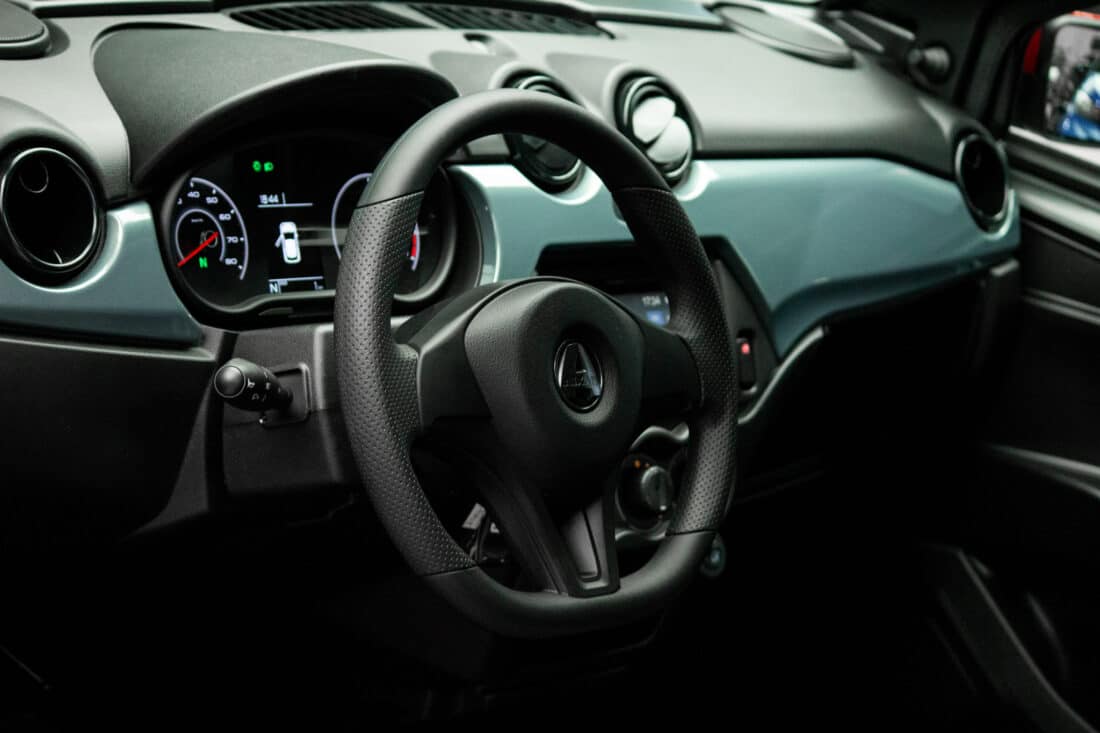 Aixam E Minauto Chic 2025 Brommobiel Elektrisch Nieuw Titianium Dak Rood