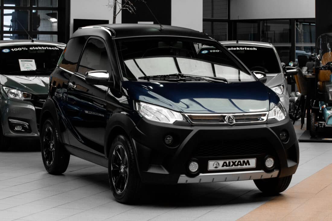 Aixam Crossline Premium Sensation 2018 Brommobiel Occasion Marineblauw Metallic