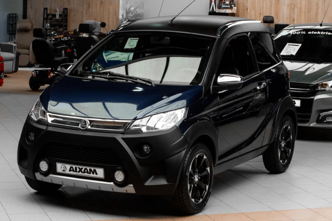 Aixam Crossline Premium Sensation 2018 Brommobiel Occasion Marineblauw Metallic