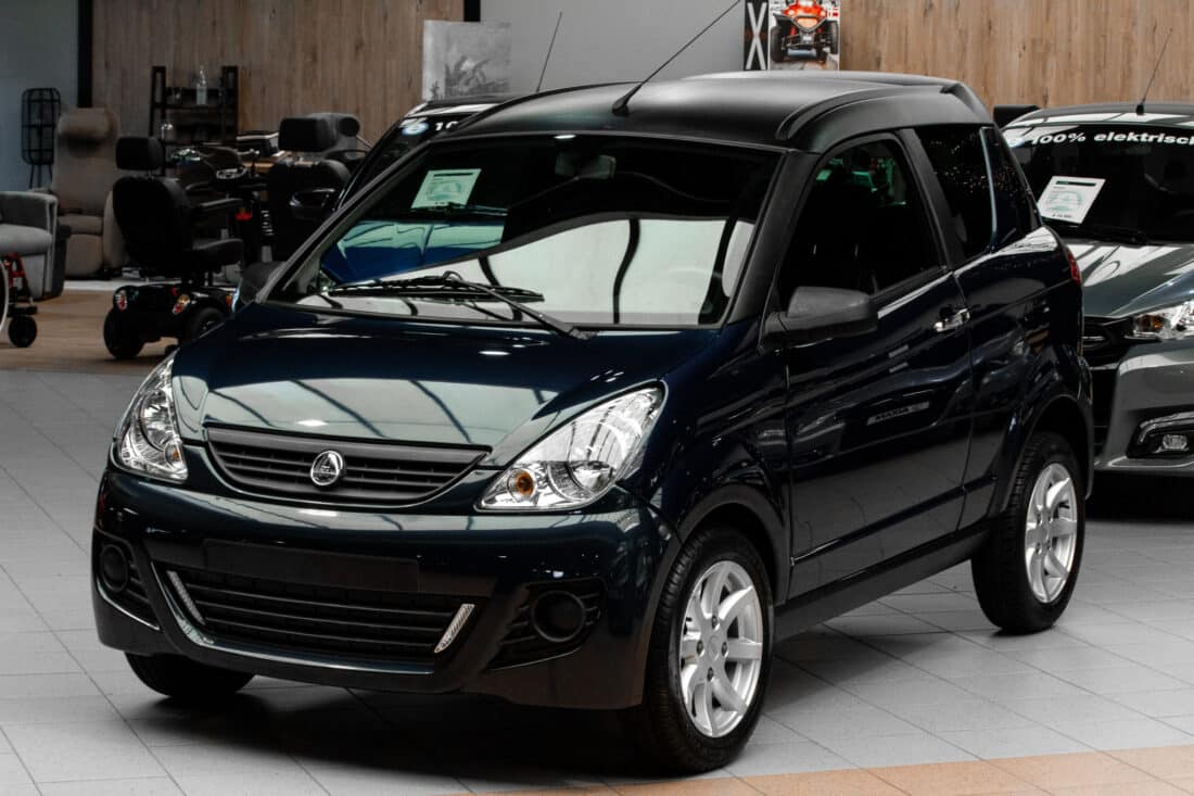 Aixam Crossline Premium 2012 Brommobiel Occasion Marineblauw Metallic