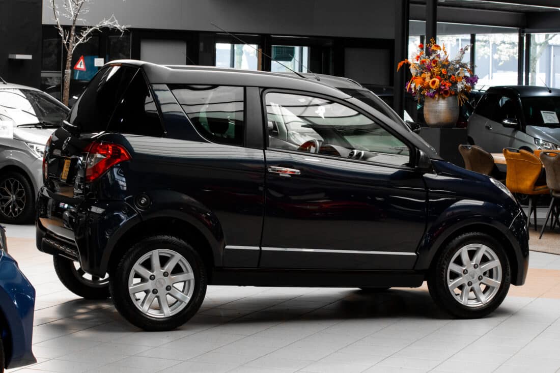 Aixam Crossline Premium 2012 Brommobiel Occasion Marineblauw Metallic