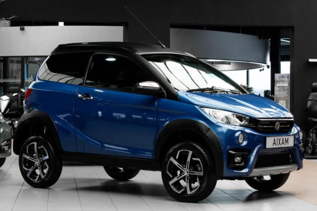 Aixam Crossover Premium Emotion 2022 Brommobiel Occasion Saffierblauw Metallic