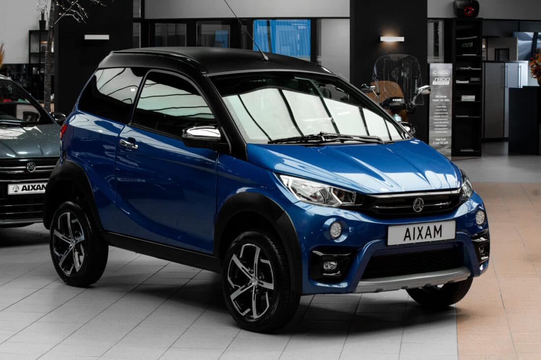 Aixam Crossover Premium Emotion 2022 Brommobiel Occasion Saffierblauw Metallic
