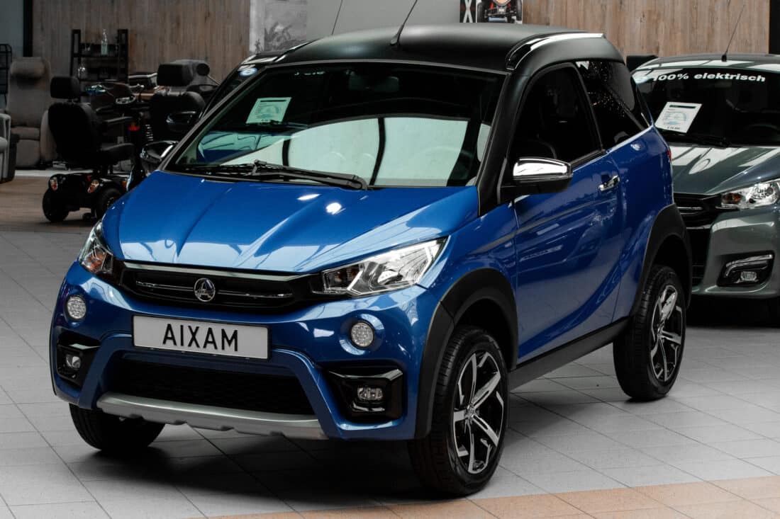 Aixam Crossover Premium Emotion 2022 Brommobiel Occasion Saffierblauw Metallic