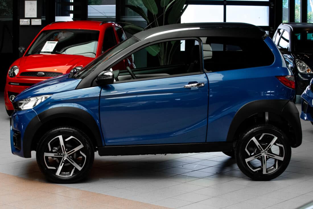 Aixam Crossover Premium Emotion 2022 Brommobiel Occasion Saffierblauw Metallic