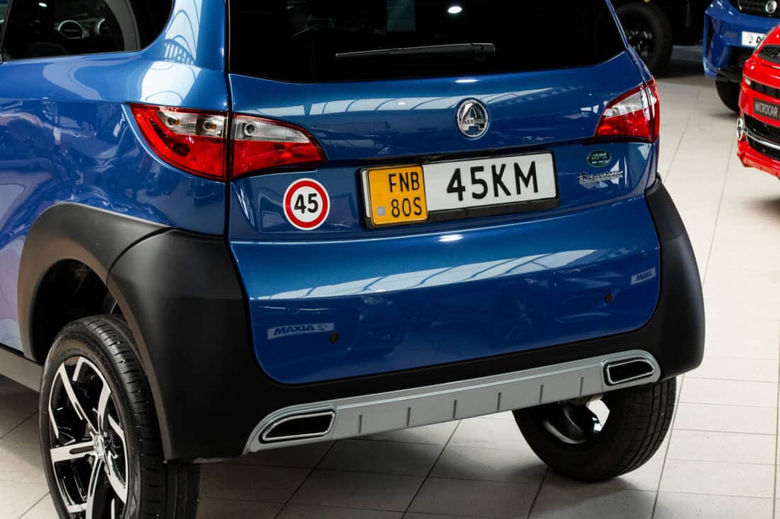 Aixam Crossover Premium Emotion 2022 Brommobiel Occasion Saffierblauw Metallic