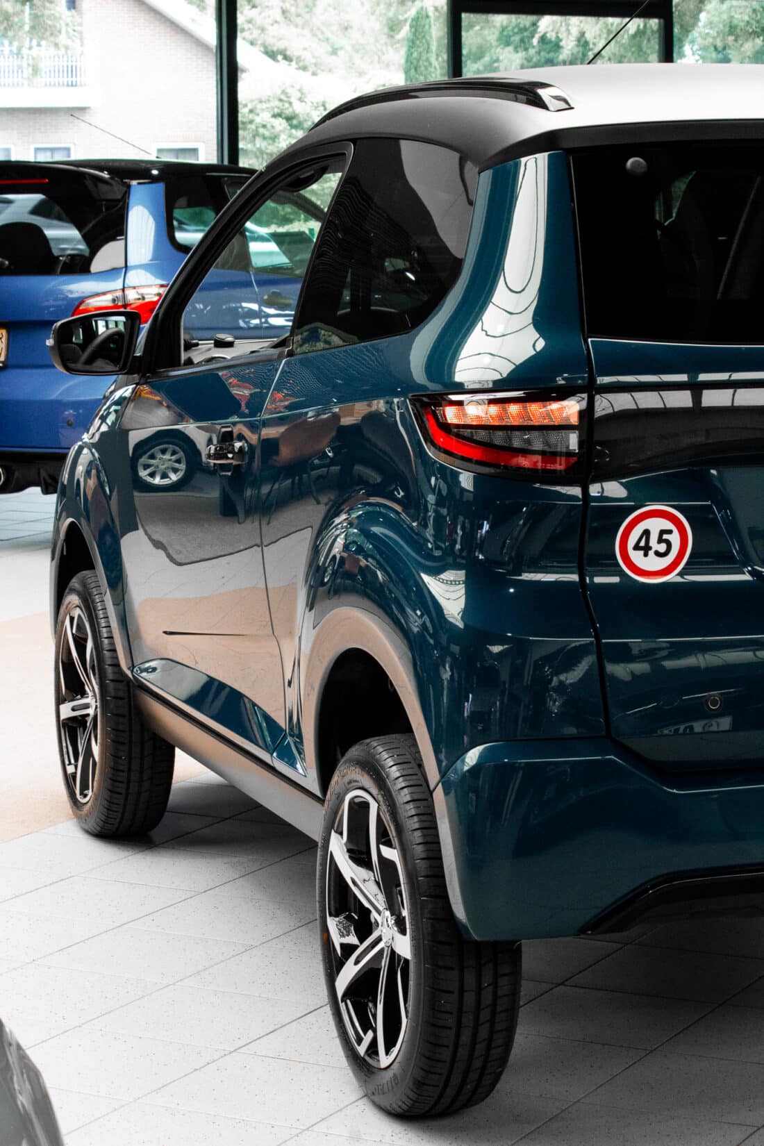 Aixam Crossover Premium Ambition 12 2024 Brommobiel Occasion Mallardblauw Metallic