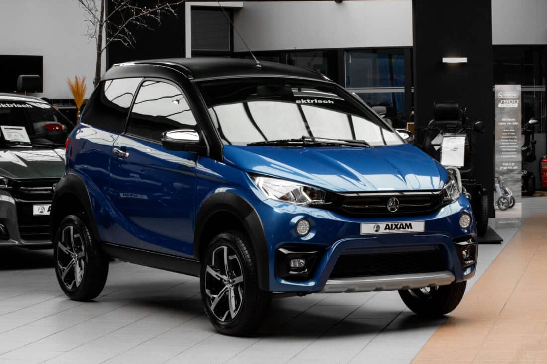 Aixam Crossover Premium Emotion 2023 Brommobiel Occasion Saffierblauw Metallic