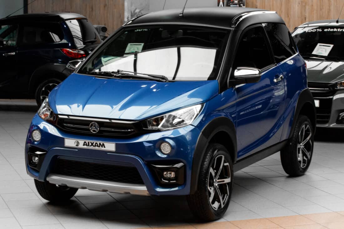 Aixam Crossover Premium Emotion 2023 Brommobiel Occasion Saffierblauw Metallic