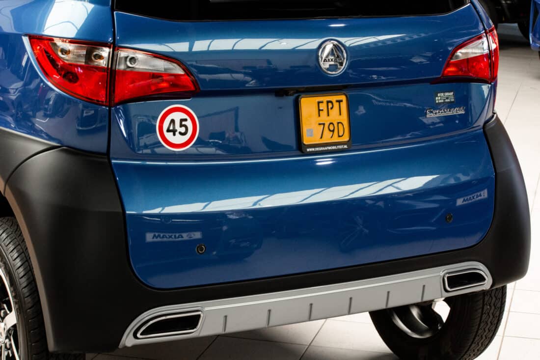 Aixam Crossover Premium Emotion 2023 Brommobiel Occasion Saffierblauw Metallic