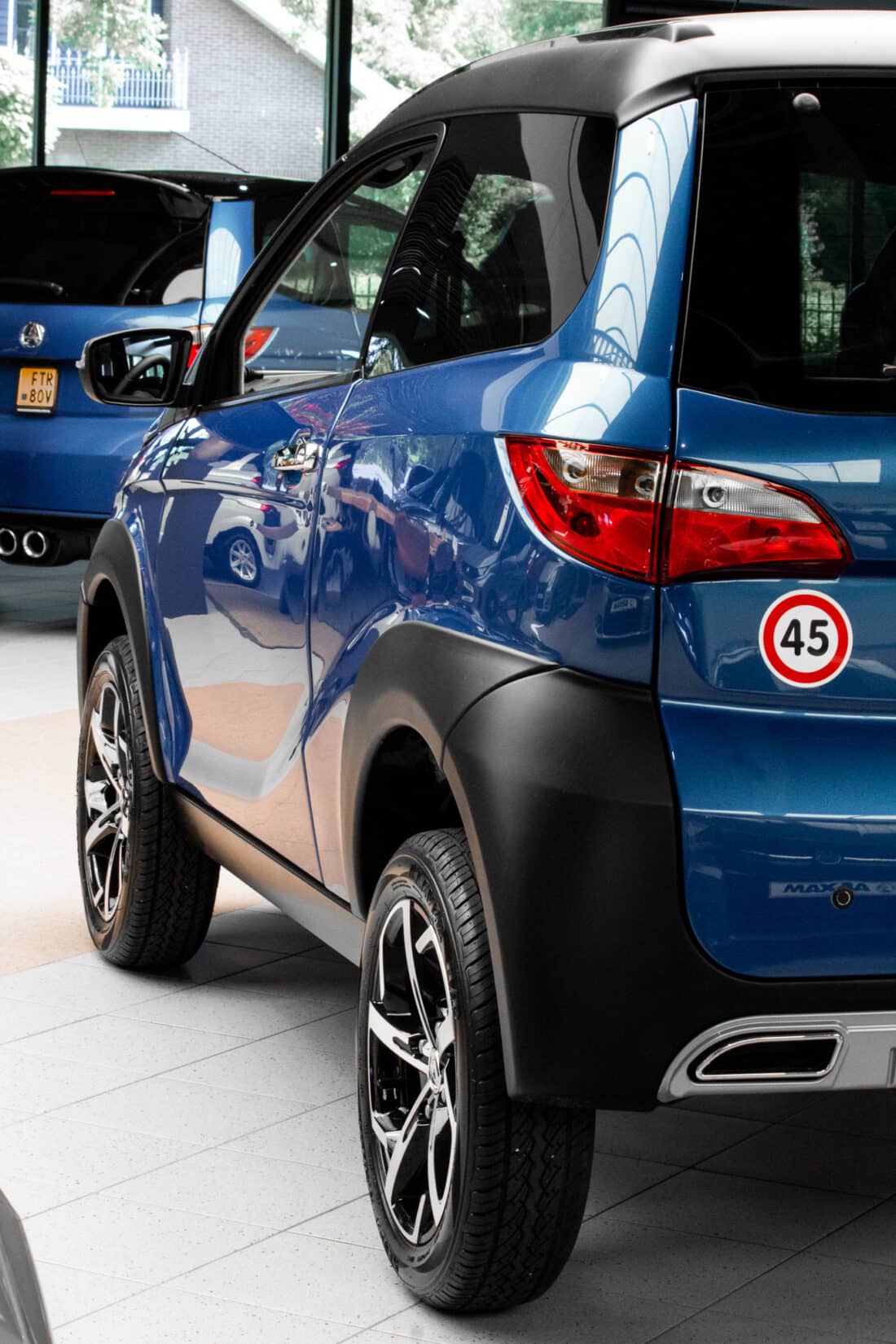 Aixam Crossover Premium Emotion 2023 Brommobiel Occasion Saffierblauw Metallic