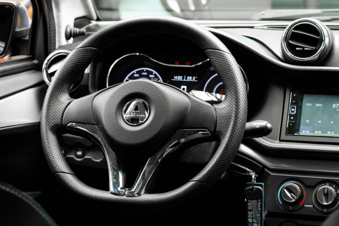 Aixam Crossover Premium Emotion 2023 Brommobiel Occasion Saffierblauw Metallic
