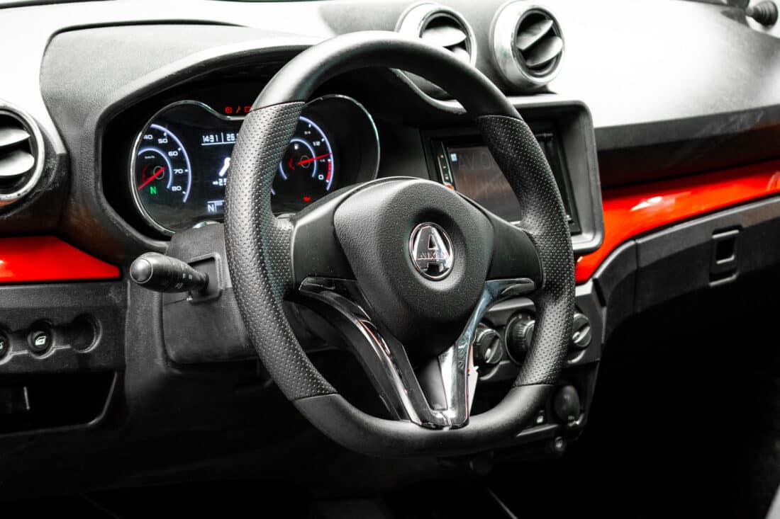 Aixam Crossover Premium Emotion 2021 Brommobiel Occasion Parelmoerrood Metallic